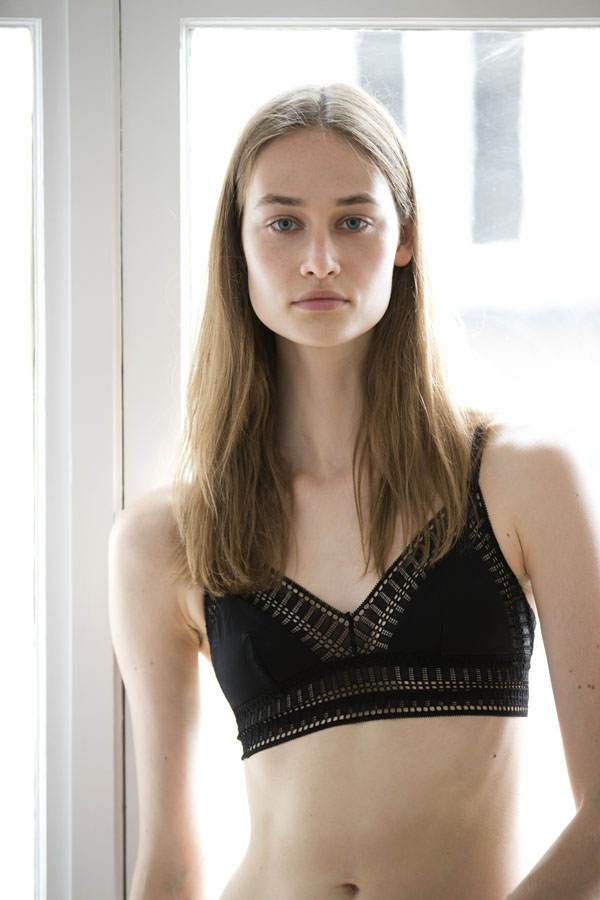 Fashion photographer:Séance photo lingerie charme avec Anna Roos par le photographe Antonio Barros