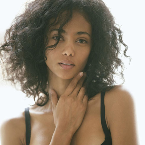 Nu artistique: Séance photo boudoir avec Yanne Bisi par le photographe Antonio Barros, Paris