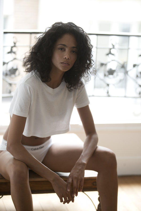 Nu artistique: Séance photo lingerie charme avec Yanne Bisi par le photographe Antonio Barros