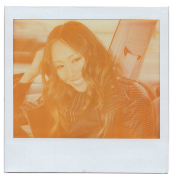 Photo Polaroid de influencer Aimee Song par le photographe de mode Antonio Barros