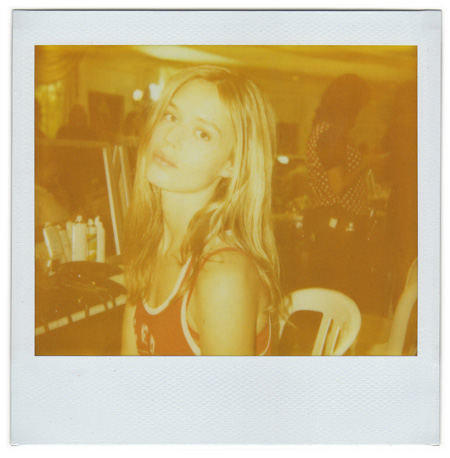Photo Polaroid de la mannequin Georgia May Jagger par le photographe mode Antonio Barros