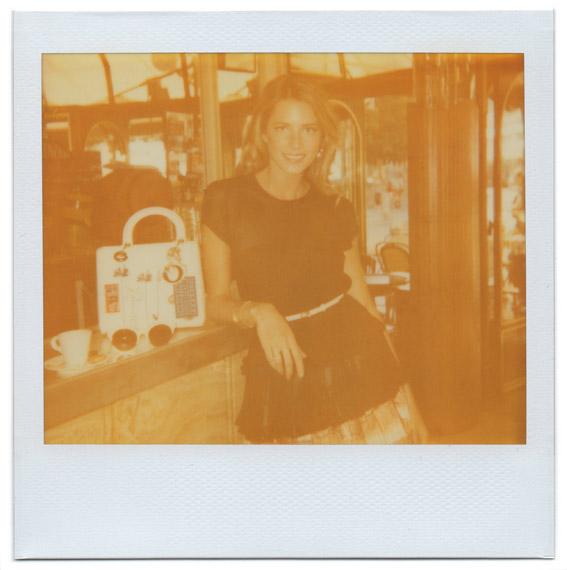 Photo Polaroid de influencer Helena Bordon par le photographe mode Antonio Barros