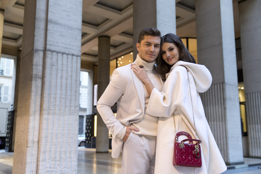 Camila Queiroz et Klebber Toledo dans édito mode pour Caras Brésil. Antonio Barros photographe mode Paris